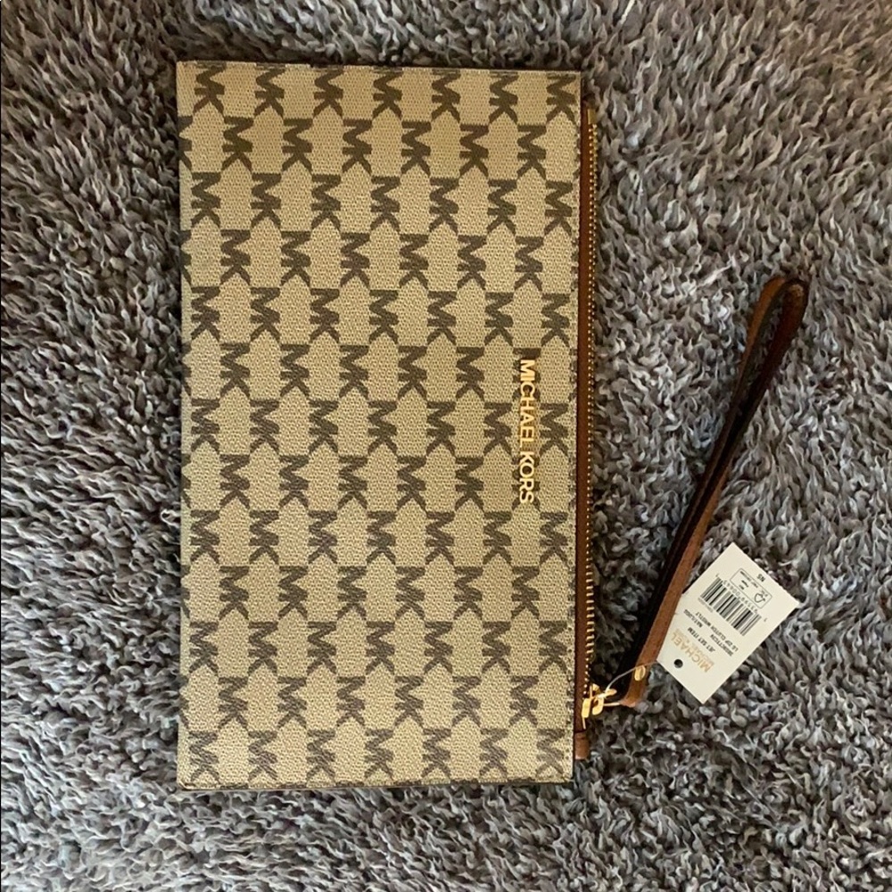 Michael Kors Lg Zip Clutch Wristlet - Picture 1 of 2